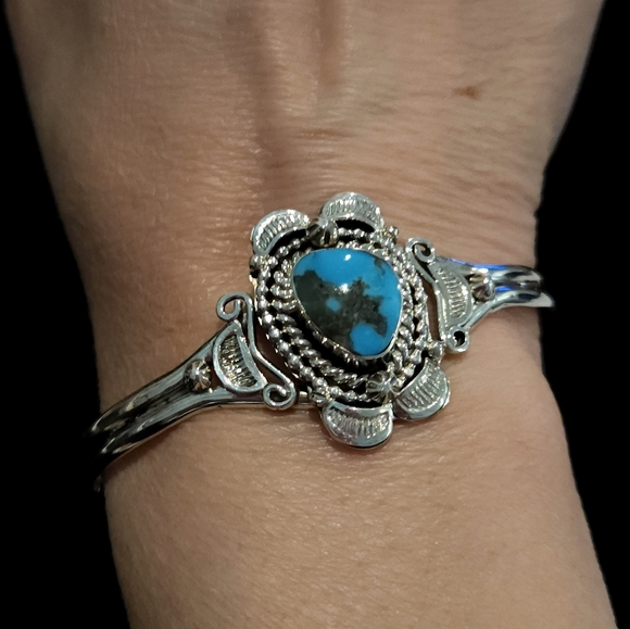 Native American Navajo Turquoise and Sterling Cuff - Picture 1 of 8